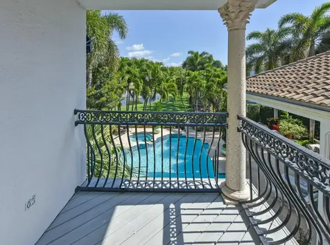 147 Thatch Palm Cove Boca Raton FL 33432