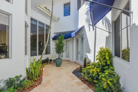 147 Thatch Palm Cove Boca Raton FL 33432