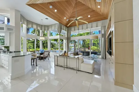 147 Thatch Palm Cove Boca Raton FL 33432