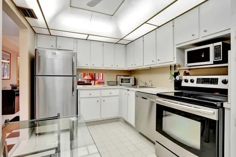 2951 Nw 46th Avenue Lauderdale Lakes FL 33313