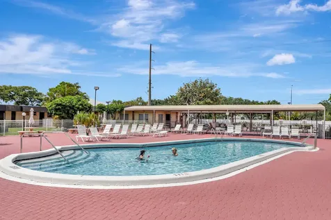2951 Nw 46th Avenue Lauderdale Lakes FL 33313