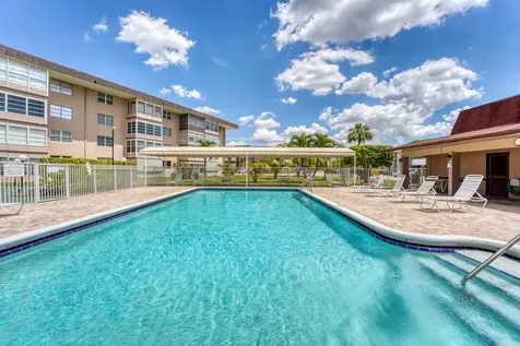 2951 Nw 46th Avenue Lauderdale Lakes FL 33313