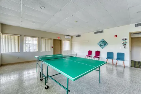 2951 Nw 46th Avenue Lauderdale Lakes FL 33313