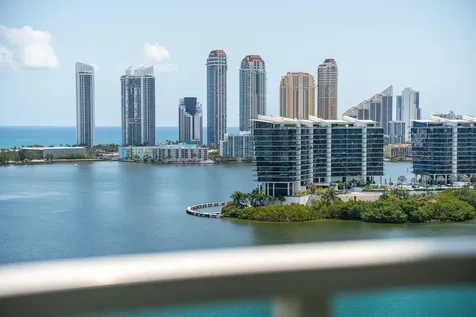 3330 NE 190th Street Aventura FL 33180
