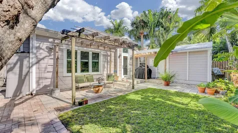 42 Palm Square Delray Beach FL 33483