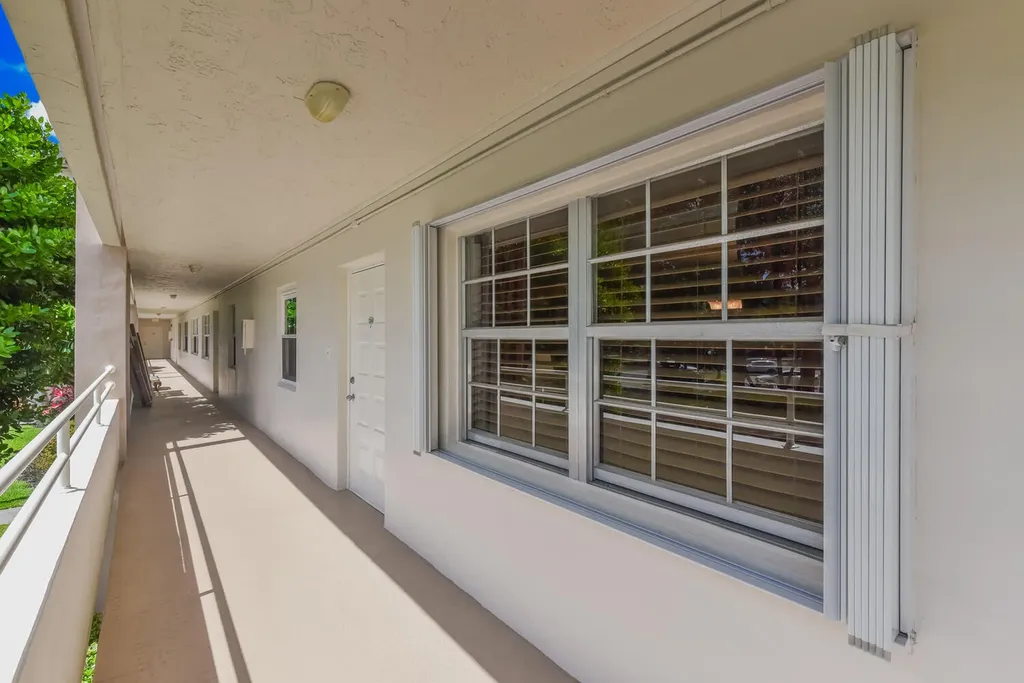 3960 Oaks Clubhouse Drive Pompano Beach FL 33069
