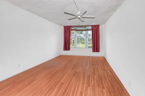 3960 Oaks Clubhouse Drive Pompano Beach FL 33069