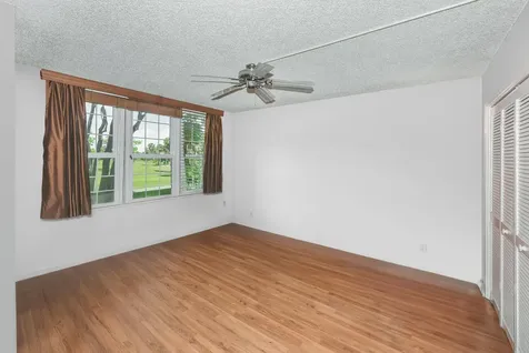 3960 Oaks Clubhouse Drive Pompano Beach FL 33069