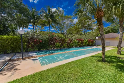 3960 Oaks Clubhouse Drive Pompano Beach FL 33069
