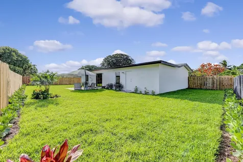 460 Ne 37th Street Boca Raton FL 33431