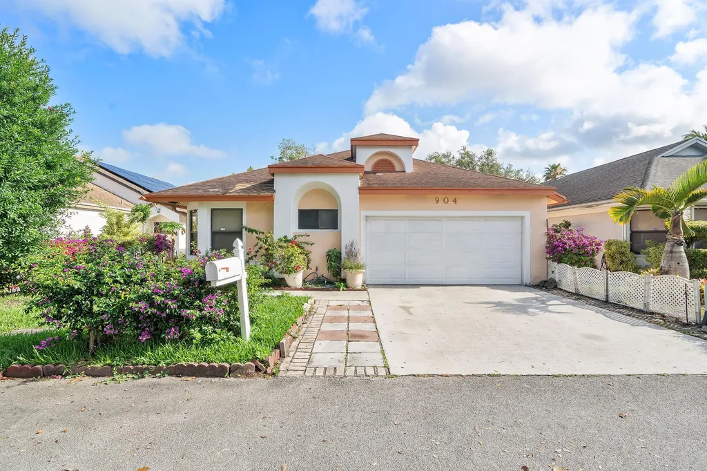 904 Magniola Avenue North Lauderdale FL 33068