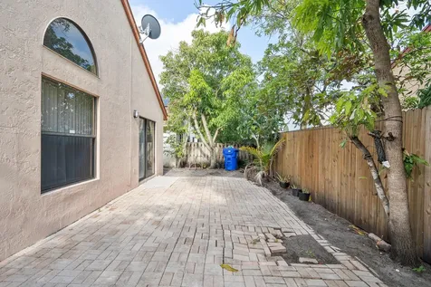 904 Magniola Avenue North Lauderdale FL 33068