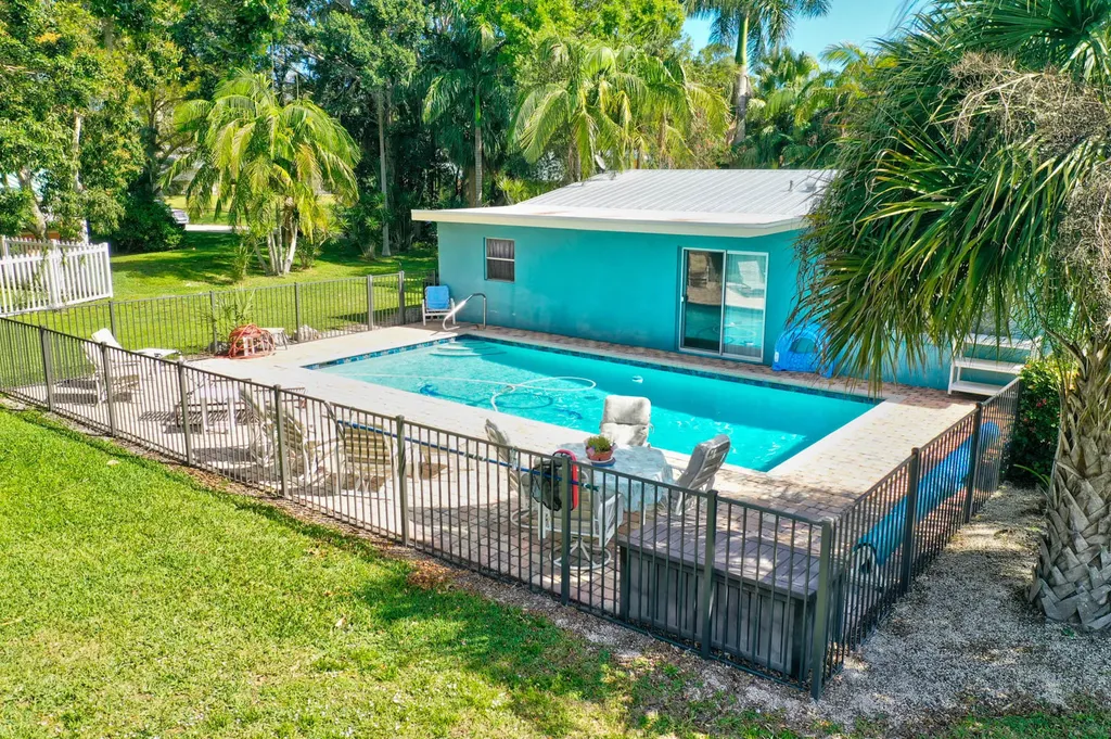 108 Ne Carlisle Lane Port Saint Lucie FL 34952