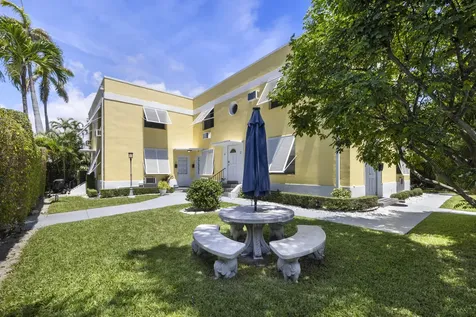172 N County Road Palm Beach FL 33480