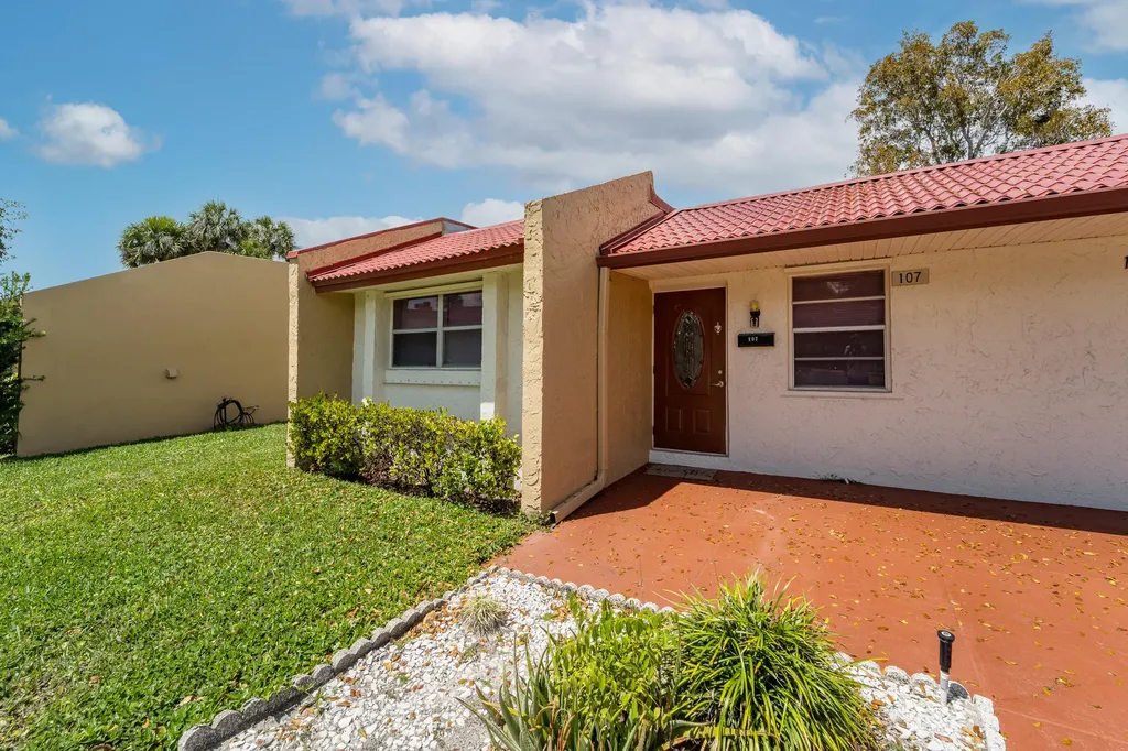 107 Lake Anne Drive West Palm Beach FL 33411
