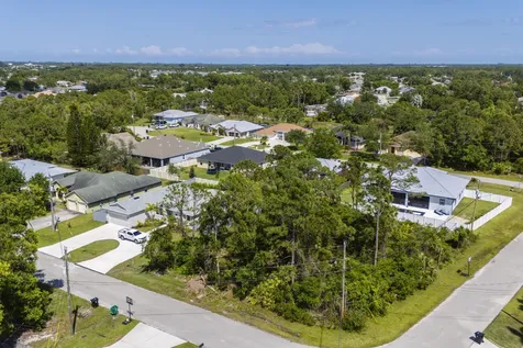 5489 NW Brent Court Port Saint Lucie FL 34986