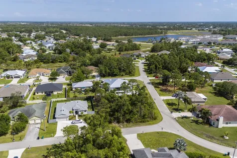 5489 NW Brent Court Port Saint Lucie FL 34986