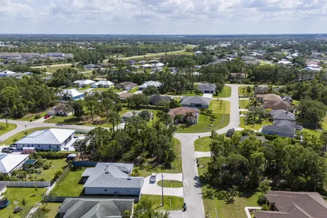 5489 NW Brent Court Port Saint Lucie FL 34986