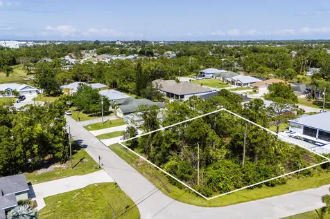 5489 NW Brent Court Port Saint Lucie FL 34986