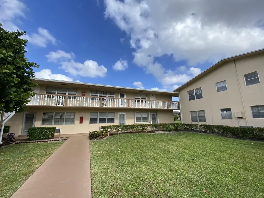 224 Chatham West Palm Beach FL 33417
