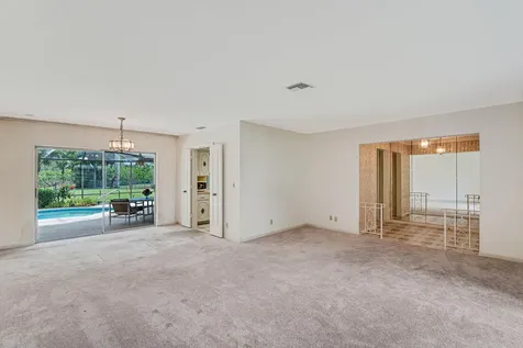 22086 E Soliel Circle Boca Raton FL 33433