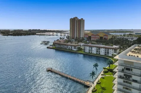 410 Wilma Circle Riviera Beach FL 33404