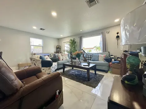 946 Mcintosh Street West Palm Beach FL 33405
