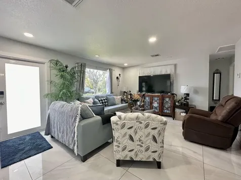 946 Mcintosh Street West Palm Beach FL 33405