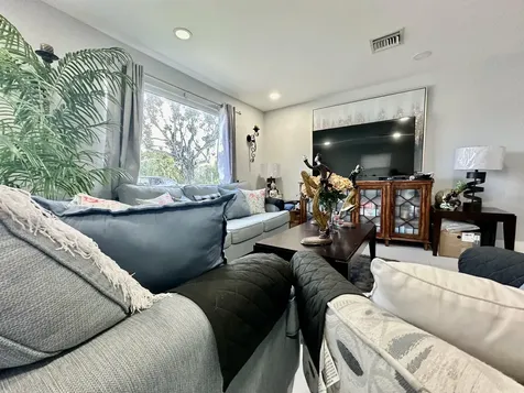 946 Mcintosh Street West Palm Beach FL 33405