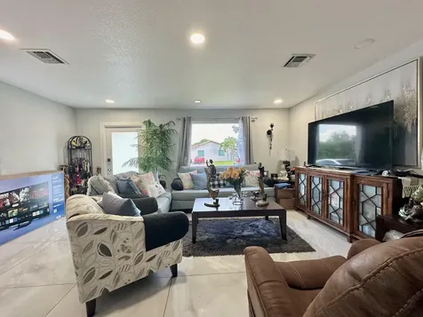 946 Mcintosh Street West Palm Beach FL 33405