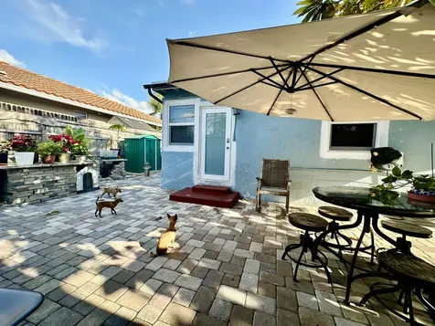 946 Mcintosh Street West Palm Beach FL 33405