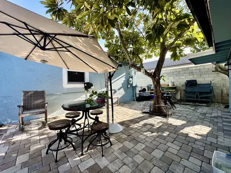 946 Mcintosh Street West Palm Beach FL 33405