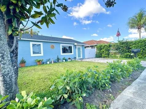 946 Mcintosh Street West Palm Beach FL 33405