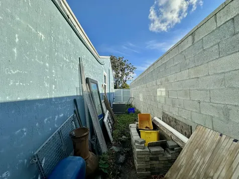946 Mcintosh Street West Palm Beach FL 33405