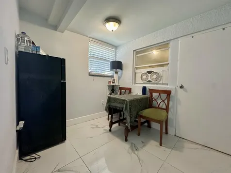 946 Mcintosh Street West Palm Beach FL 33405