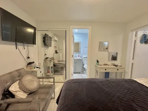 946 Mcintosh Street West Palm Beach FL 33405