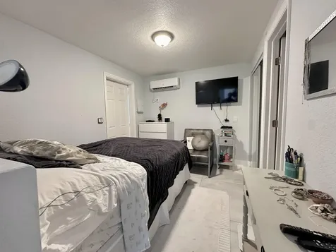 946 Mcintosh Street West Palm Beach FL 33405