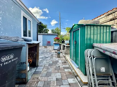 946 Mcintosh Street West Palm Beach FL 33405
