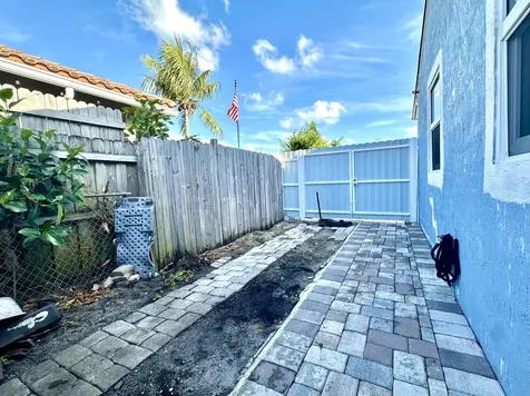 946 Mcintosh Street West Palm Beach FL 33405