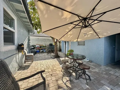 946 Mcintosh Street West Palm Beach FL 33405