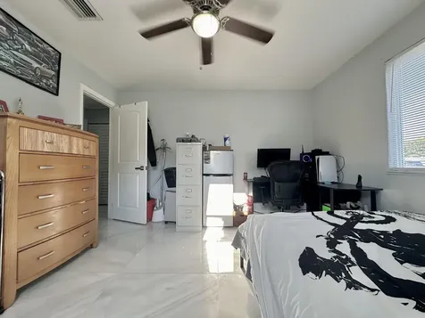 946 Mcintosh Street West Palm Beach FL 33405