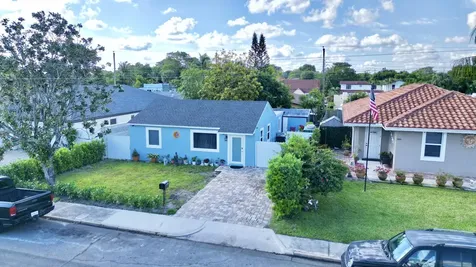 946 Mcintosh Street West Palm Beach FL 33405