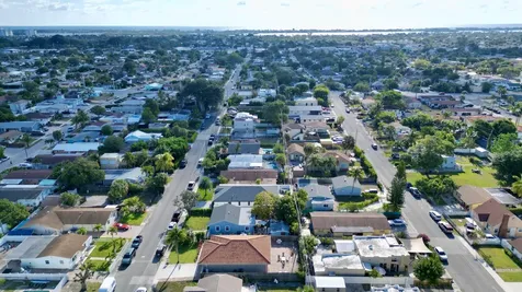 946 Mcintosh Street West Palm Beach FL 33405