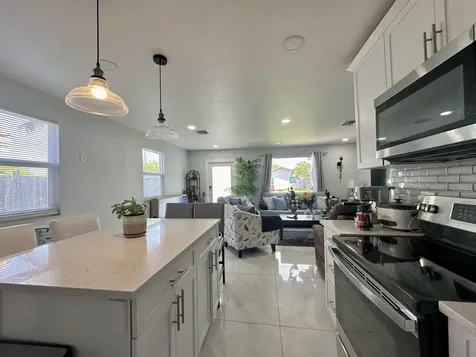 946 Mcintosh Street West Palm Beach FL 33405