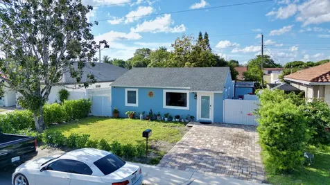 946 Mcintosh Street West Palm Beach FL 33405