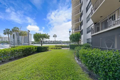 899 Jeffery Street Boca Raton FL 33487