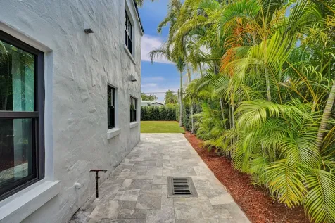 5832 Alton Road Miami Beach FL 33140