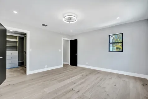 5832 Alton Road Miami Beach FL 33140