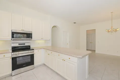 600 Nw Lambrusco Drive Port Saint Lucie FL 34986