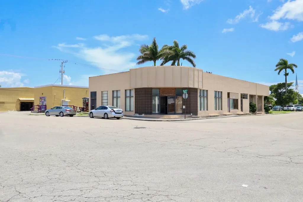 40 SW Avenue B Avenue Belle Glade FL 33430